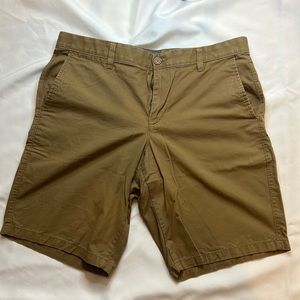 Size 34, Gap cotton khaki shorts. Good condition. 10” inseam